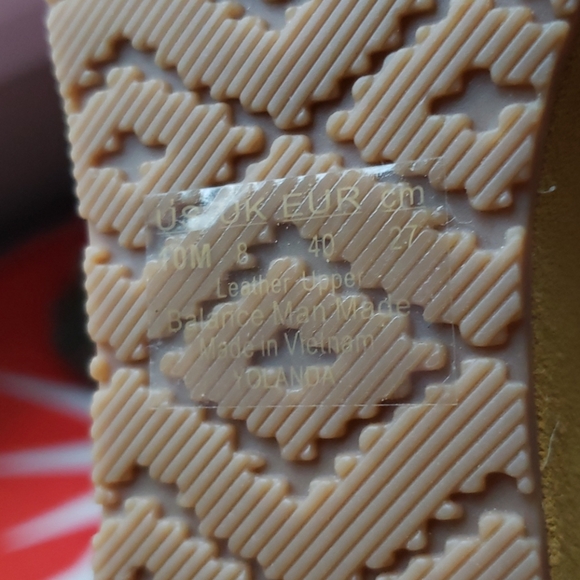 NIB Yellow Zodiac Yolanda wedge sandal - Picture 11 of 12